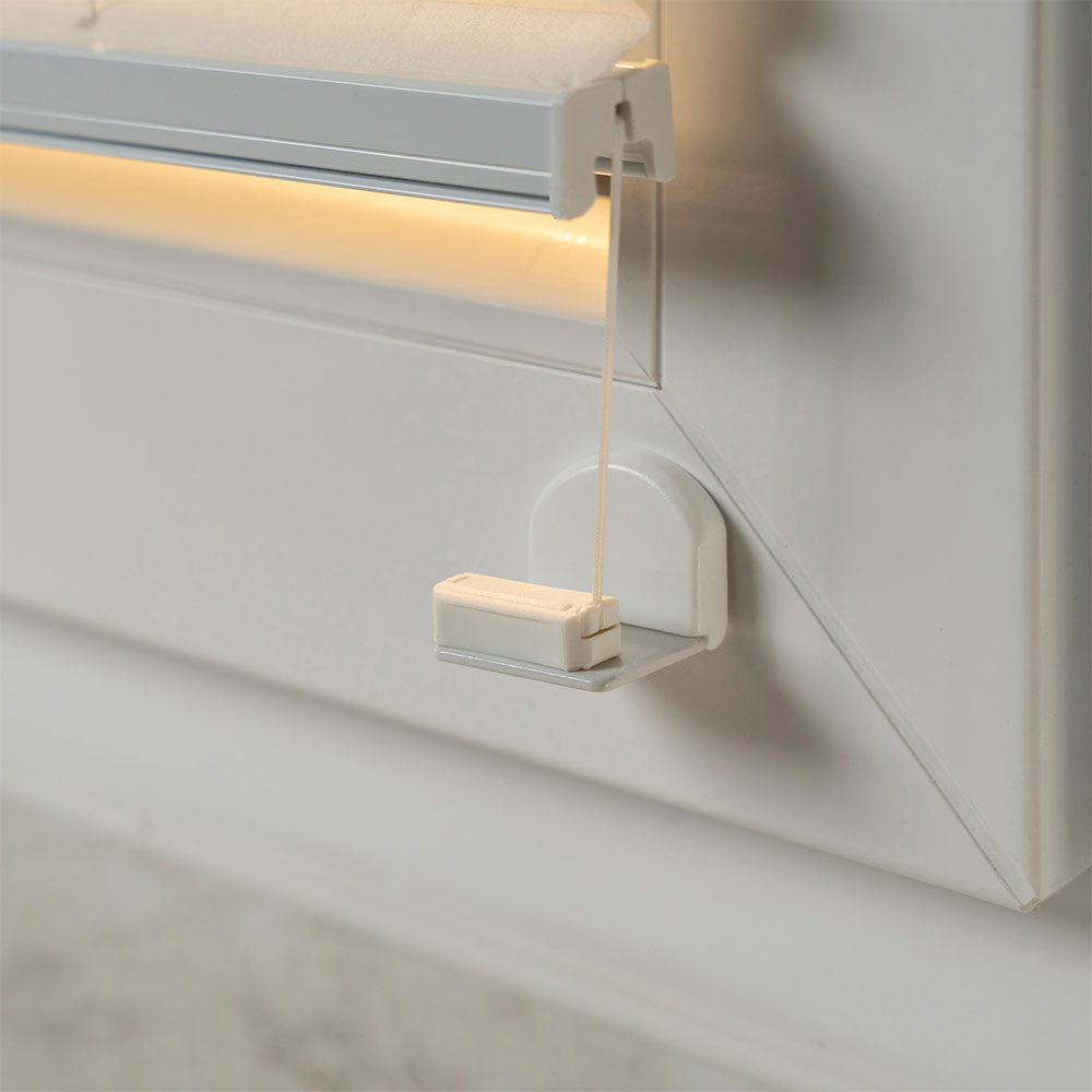 verschraubt mit Montagewinkel