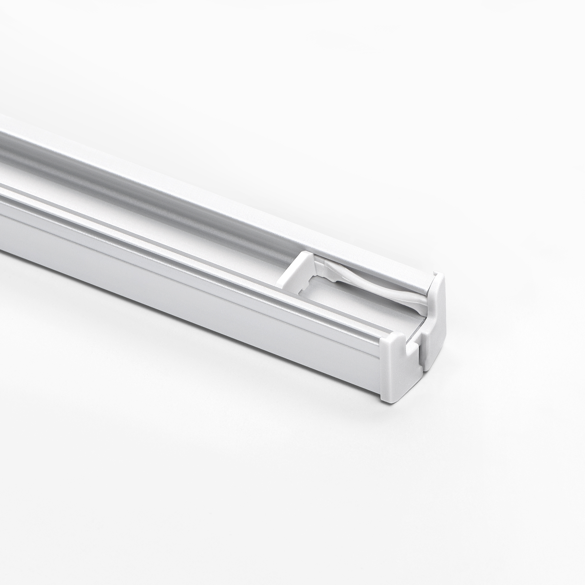 Schienen weiß matt (RAL 9016) / Kunststoffteile weiß